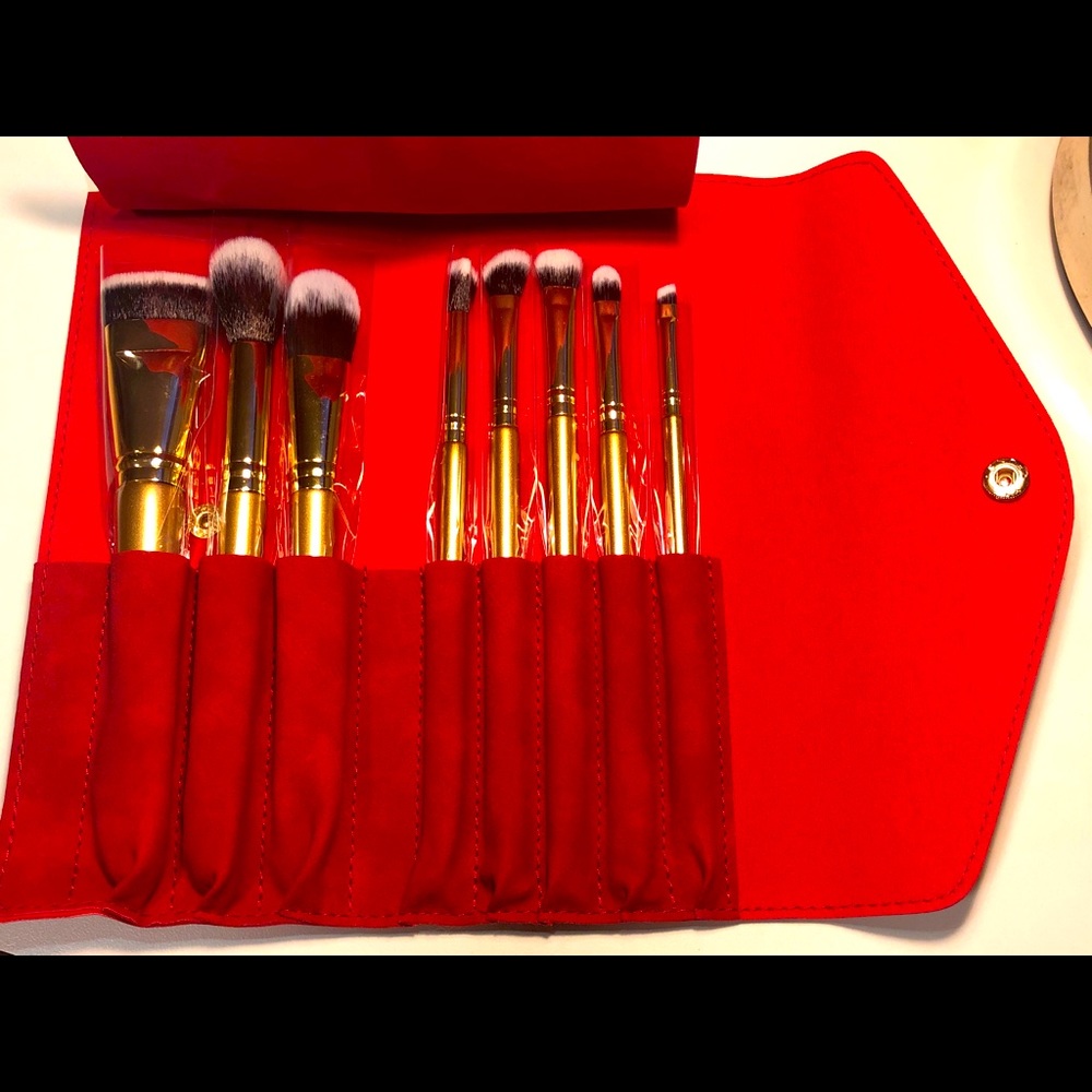 Luxie Makeup Brushes- Glitter and gold Bru…